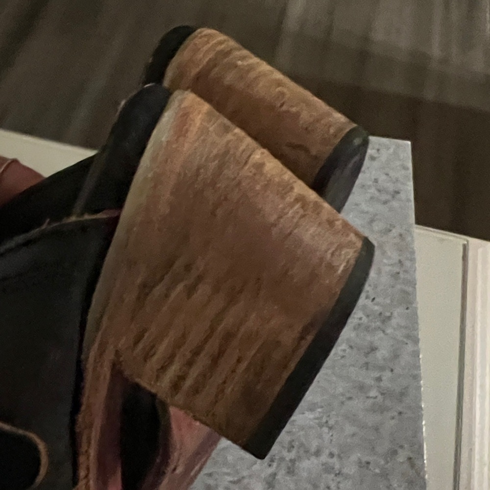 Freebird Women’s Dark Leather Sandal - Picture 6 of 9